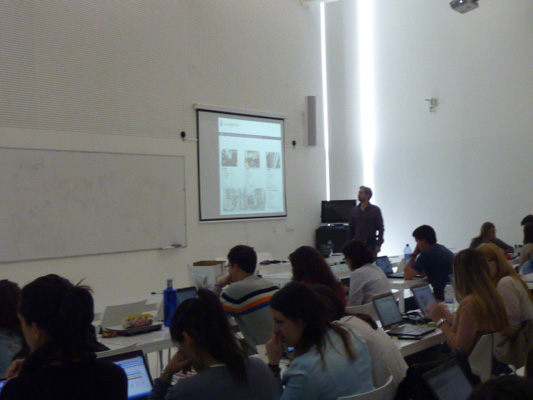 Alumnos de 4º de Farmacia de la Universidad San Jorge durante la sesión formativa sobre distribución farmacéutica en Novaltia