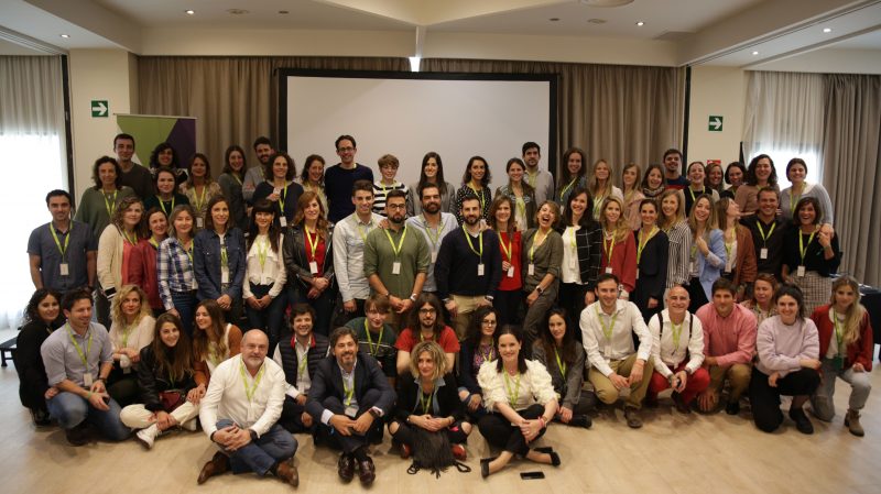Grupo de socios jóvenes de Novaltia participantes en el III Encuentro Novaltia & Young, reunidos durante una jornada de trabajo colaborativo centrada en el desarrollo de proyectos innovadores de home care y cuidado integral del paciente.