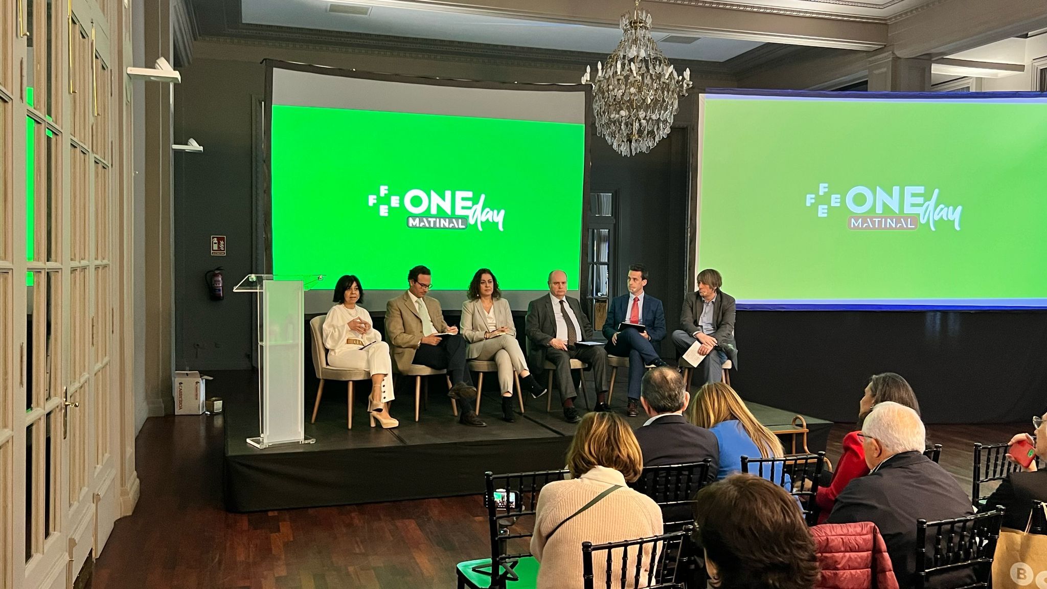 Mesa redonda en el encuentro empresarial farmacéutico en Zaragoza con la participación de Novaltia sobre innovación y cuidado integral de los pacientes.