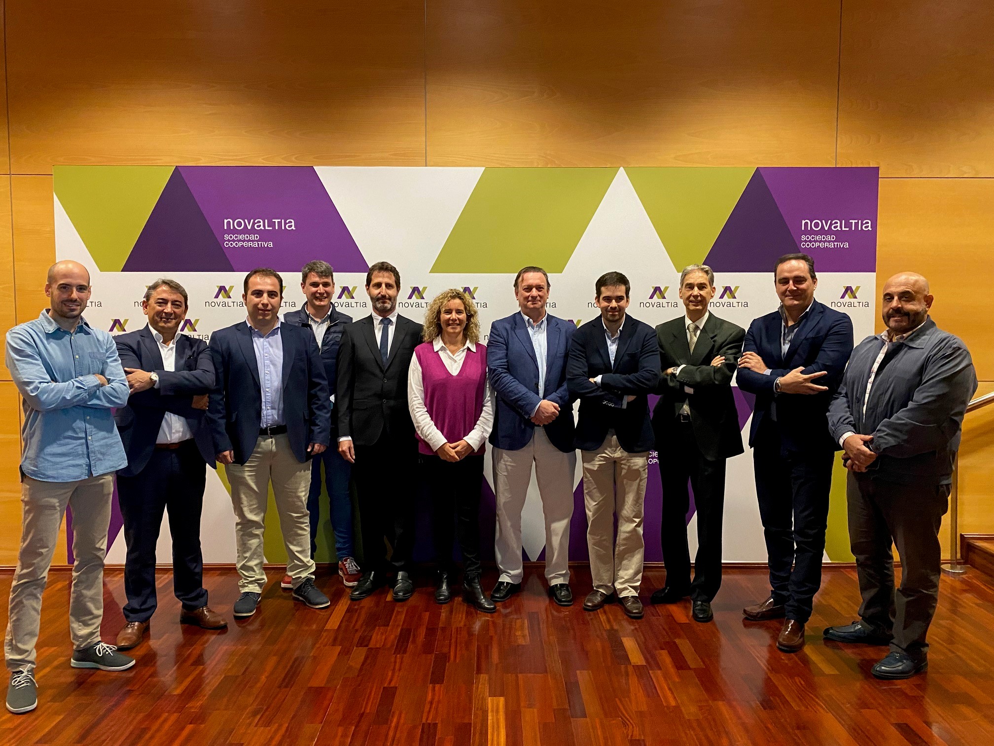 Representantes de Novaltia, ALIA y empresas participantes durante la jornada logística sobre transformación digital y sostenible de la cadena farmacéutica, celebrada en Zaragoza.
