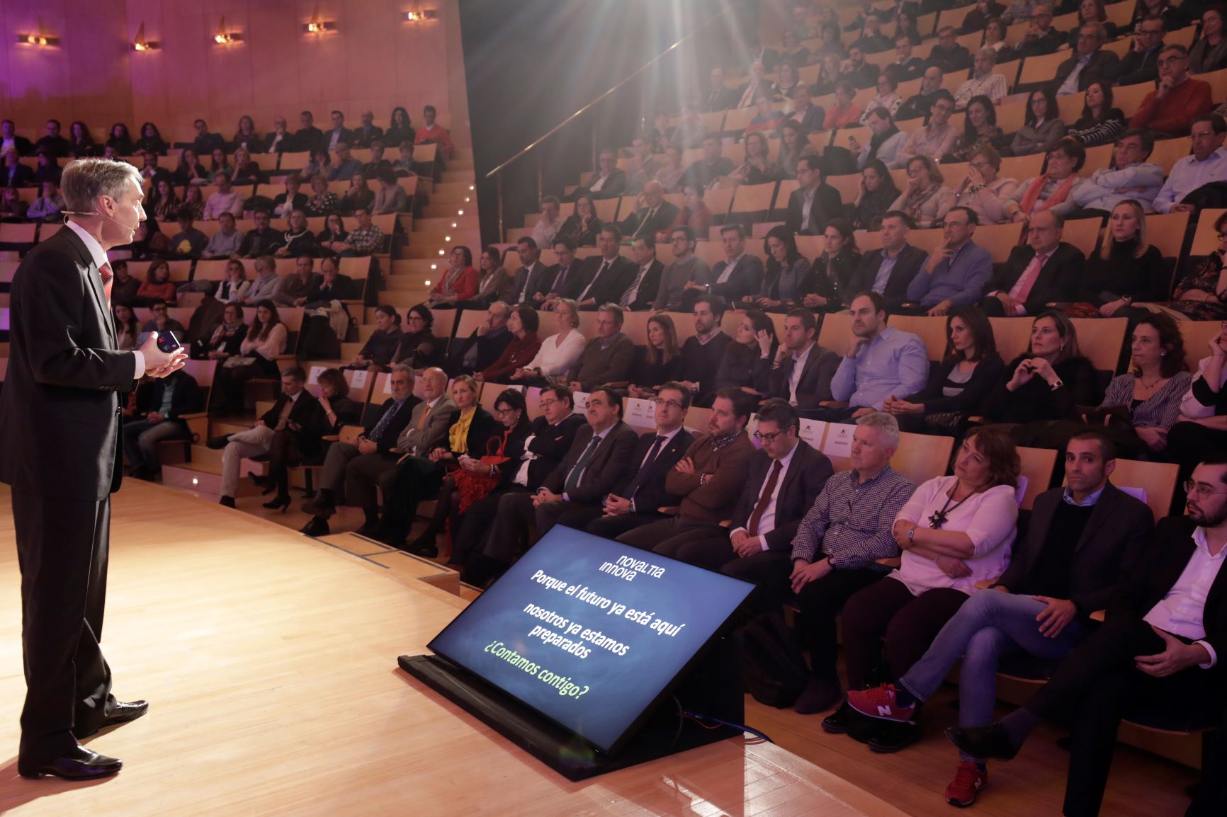 Conferencia de Novaltia ante socios farmacéuticos para presentar diez proyectos innovadores centrados en tecnología, atención farmacéutica y homecare.