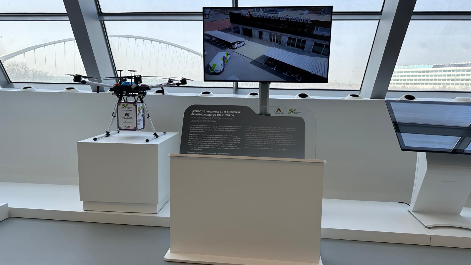 Exposición del proyecto Pharmadron en Mobility City, mostrando un dron para la distribución farmacéutica sostenible y movilidad inteligente.