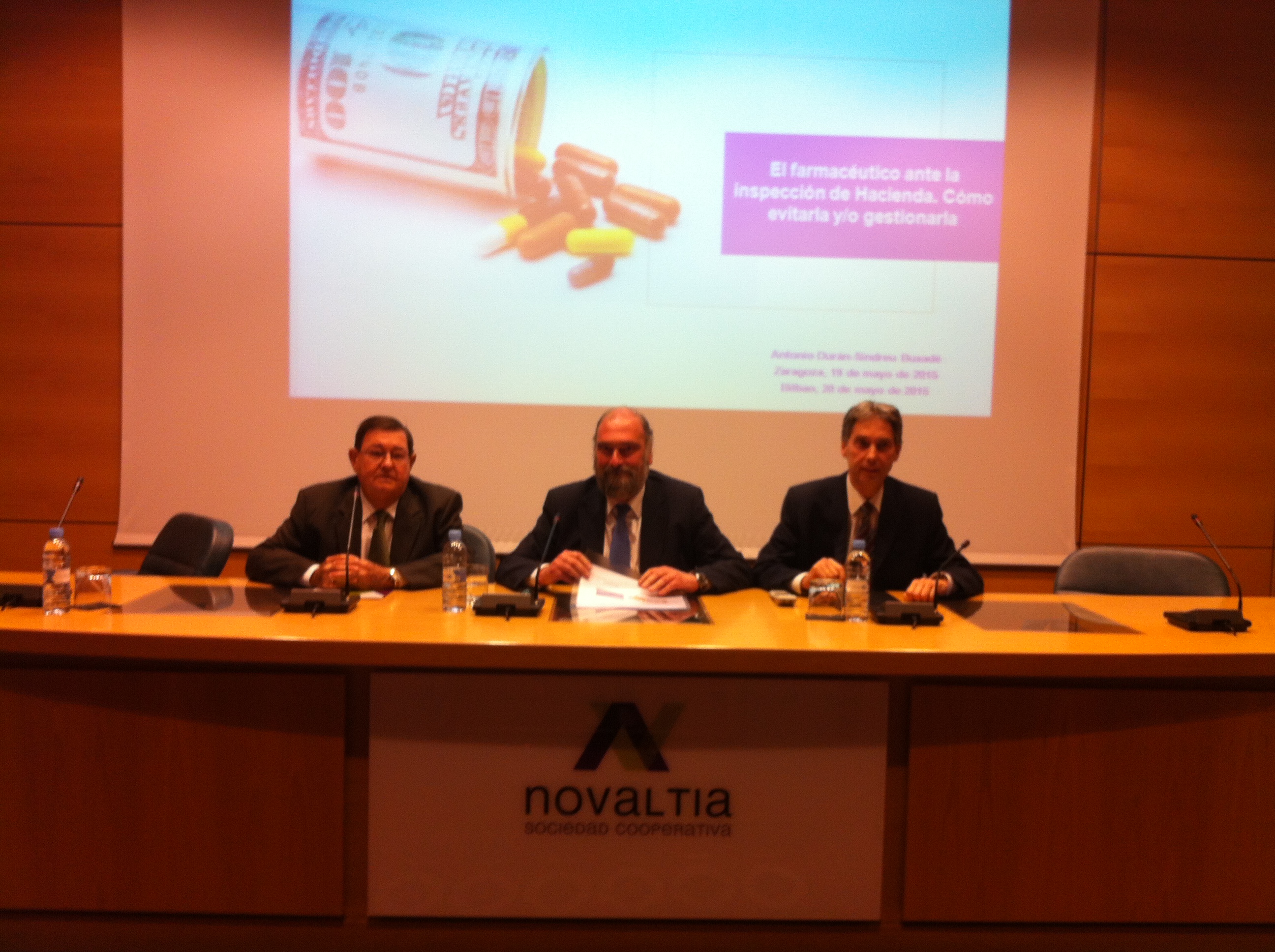 Tomás Manuel Espuny, presidente de Novaltia y Fernando Castillo, director general con Antonio Durán-Sindreu en Zaragoza. 