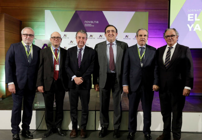 Ponentes y expertos del sector farmacéutico posan durante la jornada organizada por Novaltia sobre el presente y futuro de la farmacia en España. De izquierda a derecha: Eladio González Miñor, Javier Urzay, Félix Puebla, Miguel Ángel Artal,  Jesús Aguilar y Ángel Luis de la Cuerda